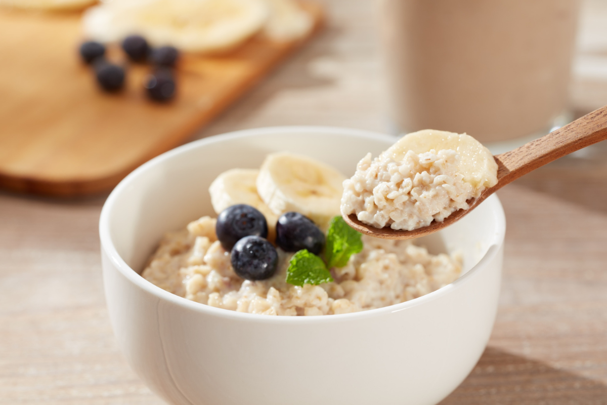 Bowl of gluten-free oatmeal made with certified gluten-free oats, safe for celiac and gluten intolerance